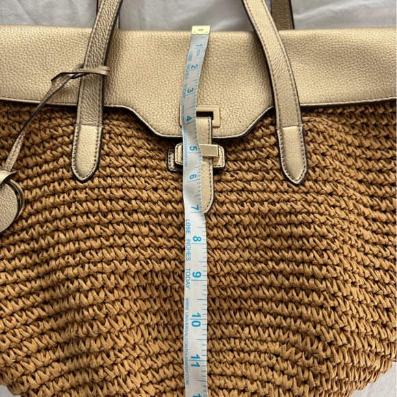 Michael Kors straw bag with gold leather metallic straps - Picture 3 of 5